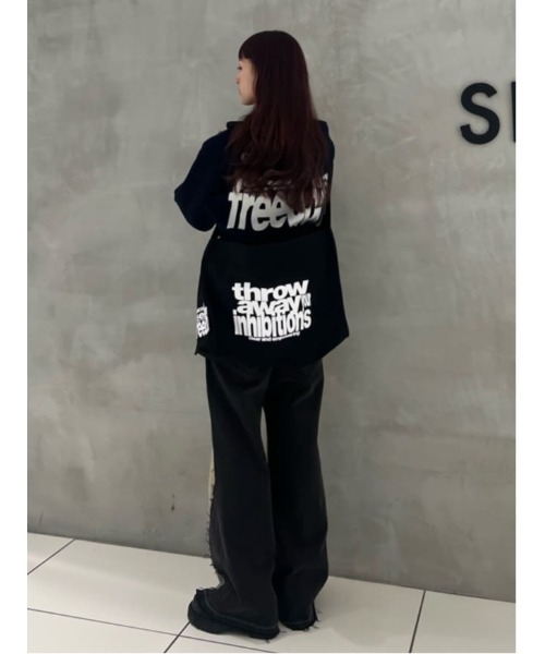 SLY（スライ）の「ESQWE MESSENGER BAGTHROW エスクェメッセンジャーバッグ（ショルダーバッグ・レディース・ブラック・FREE）」の16枚目の写真