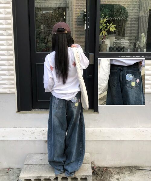 GRAVER（グレーバー）の「[ユニセックス]スター + バッジ ワイドカーブドジーンズ_ウォッシュドブラック（デニムパンツ・レディース・ブラック・MEDIUM/LARGE）」の4枚目の写真