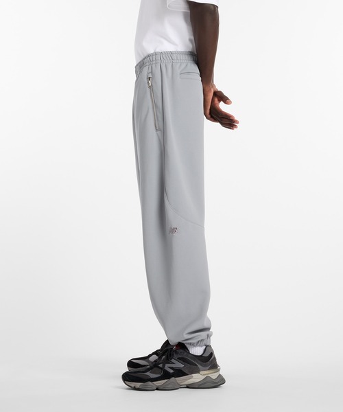 NEW BALANCE（ニューバランス）の「NB GREY ヴィンテージジョガーパンツ（スウェットパンツ・メンズ・ライトグレー/ネイビー・MEDIUM/LARGE/X-LARGE/SMALL/XX-LARGE）」の3枚目の写真
