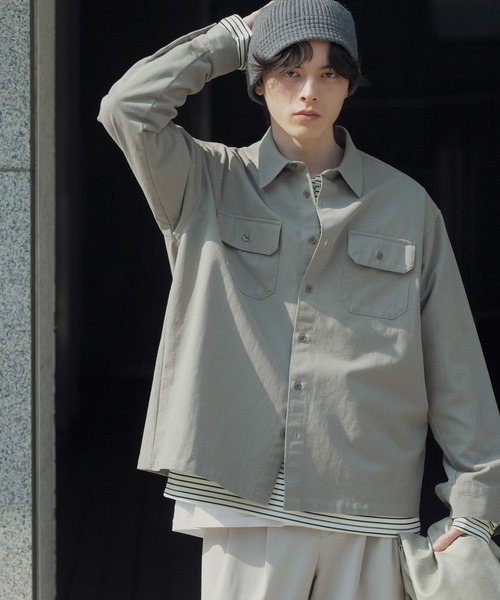 SENSE OF PLACE by URBAN RESEARCH(センスオブプレイスバイアーバンリサーチ)の「ダブルポケットカラーデニムシャツ(シャツ/ブラウス・メンズ・インディゴブルー/ライトカーキ/ピンク・MEDIUM/LARGE)」の1枚目の写真