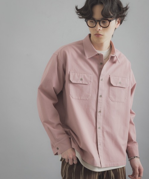 SENSE OF PLACE by URBAN RESEARCH(センスオブプレイスバイアーバンリサーチ)の「ダブルポケットカラーデニムシャツ(シャツ/ブラウス・メンズ・インディゴブルー/ライトカーキ/ピンク・MEDIUM/LARGE)」の3枚目の写真
