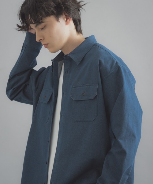 SENSE OF PLACE by URBAN RESEARCH(センスオブプレイスバイアーバンリサーチ)の「ダブルポケットカラーデニムシャツ(シャツ/ブラウス・メンズ・インディゴブルー/ライトカーキ/ピンク・MEDIUM/LARGE)」の2枚目の写真
