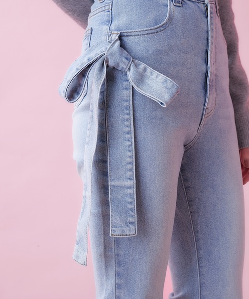 fupel(フぺル)の「side ribbon high waist flare denim / サイドリボンハイウエストフレアデニム(デニムパンツ・レディース・グレー/ライトブルー・FREE)」の4枚目の写真