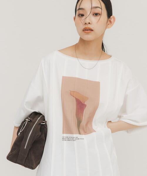 KBF（ケイビーエフ）の「ピンタックフォトプリントTEE（Tシャツ/カットソー・レディース・ネイビー/オフホワイト/イエロー系その他・ONE）」の4枚目の写真