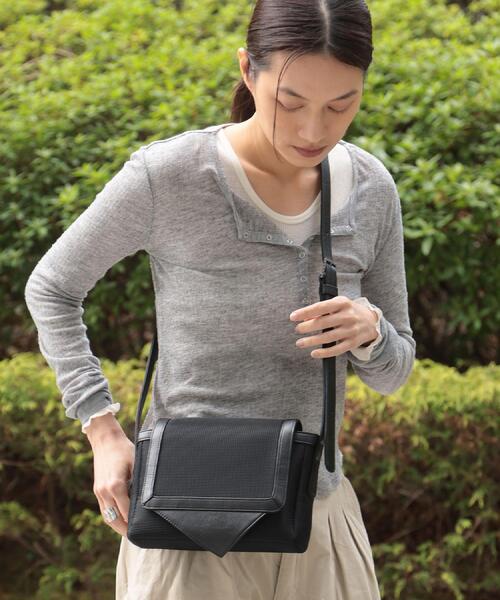 HIROKO HAYASHI（ヒロコハヤシ）の「TRIS（トリス）ショルダーバッグS（ショルダーバッグ・レディース・ブラック・00）」の17枚目の写真