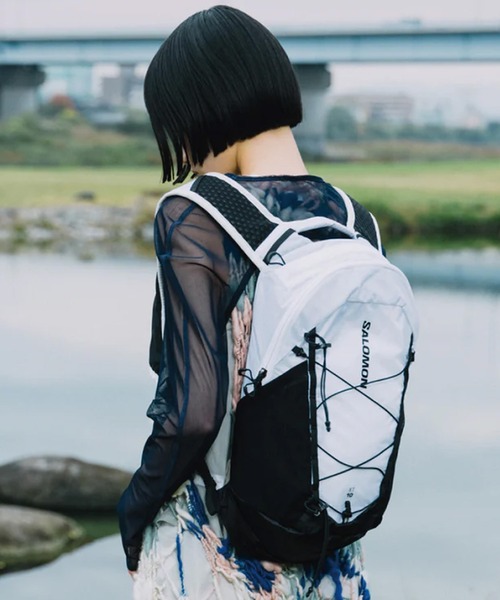 SALOMON（サロモン）の「SALOMON/サロモン バックパック XT 10 エックスティー10L LC2858500/LC2858600/LC2859000（バックパック/リュック・メンズ・カーキオリーブ/ホワイト/ブラック・FREE）」の2枚目の写真