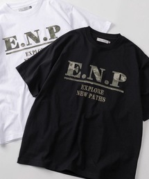 SlashDate（スラッシュデイト）の「【84】レオパード柄/カモフラ柄/ドット柄 総柄アップリケロゴ クルーネックTシャツ/ユニセックス/レディース/メンズ（Tシャツ/カットソー）」