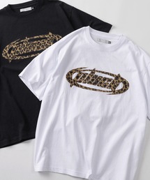 SlashDate（スラッシュデイト）の「【84】レオパード柄/カモフラ柄/ドット柄 総柄アップリケロゴ クルーネックTシャツ/ユニセックス/レディース/メンズ（Tシャツ/カットソー）」