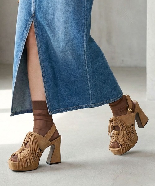 ASH(アッシュ)の「アッシュ【OPRAH】ヒールサンダル チャンキーヒール フリンジ ブラウン アースカラー 厚底 10cmヒール(サンダル・レディース・ブラウン・35/36/37/38)」の4枚目の写真