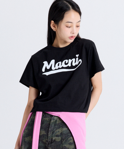 MACNI(マクニ)の「RETRO LOGO CROP T-SHIRT BLACK(Tシャツ/カットソー・レディース・ブラック・FREE)」の2枚目の写真