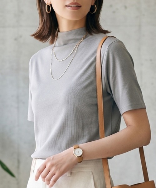 Belta attrice(ベルタアトリーチェ)の「【汗冷え防止】強撚コットン100 モックネック 半袖 フライス Tシャツ / 薄手インナー(Tシャツ/カットソー・レディース・ダークオレンジ/ブルー/カーキ/ブラック/ライトグレー/ダークグリーン/グレイッシュベージュ/ボルドー/ダークブルー・FREE/M~L/フリー)」の3枚目の写真