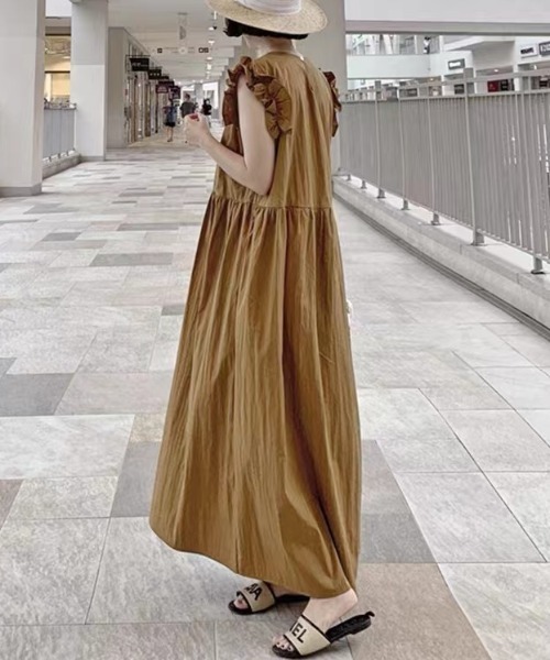 AMAJI（アマジ）の「ゆったりシルエット 花びら袖ロングワンピース（ポケット・ウエストリボン付き）（ワンピース・レディース・ベージュ/ブラック・FREE）」の4枚目の写真