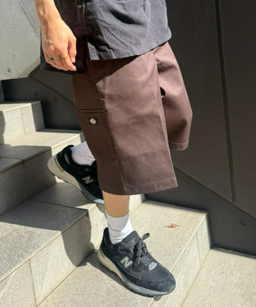 Dickies(ディッキーズ)の「Dickies/ディッキーズ 13" ワークショーツ ルーズフィット "42283"(チノパンツ・メンズ・ホワイト/ブラック/ライトベージュ/ダークグリーン/ヘザーチャコール/チャコールグレー/パープル/イエロー/オレンジ/ロイヤルブルー/ネイビー/レッド/グリーン/ピンク/ダークブラウン/オリーブ/カーキ・34/36/28/30/32)」の1枚目の写真