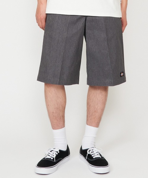 Dickies(ディッキーズ)の「Dickies/ディッキーズ 13" ワークショーツ ルーズフィット "42283"(チノパンツ・メンズ・ホワイト/ブラック/ライトベージュ/ダークグリーン/ヘザーチャコール/チャコールグレー/パープル/イエロー/オレンジ/ロイヤルブルー/ネイビー/レッド/グリーン/ピンク/ダークブラウン/オリーブ/カーキ・34/36/28/30/32)」の5枚目の写真