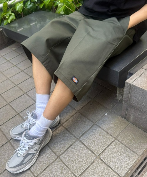 Dickies(ディッキーズ)の「Dickies/ディッキーズ 13" ワークショーツ ルーズフィット "42283"(チノパンツ・メンズ・ホワイト/ブラック/ライトベージュ/ダークグリーン/ヘザーチャコール/チャコールグレー/パープル/イエロー/オレンジ/ロイヤルブルー/ネイビー/レッド/グリーン/ピンク/ダークブラウン/オリーブ/カーキ・34/36/28/30/32)」の8枚目の写真