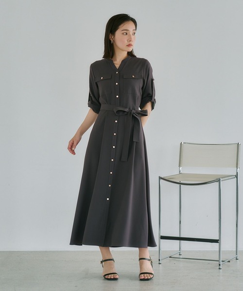 Andemiu(アンデミュウ)の「【WEB限定】キンボタンサファリワンピース半袖685208(ワンピース・レディース・チャコールグレー/ブラウン/ネイビー・FREE)」の2枚目の写真
