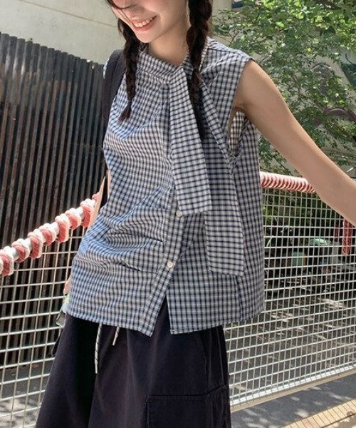 LADY LIKE(レディライク)の「【春夏新作】チェック柄ノースリーブリボンブラウス(シャツ/ブラウス・レディース・ブルー・M)」の1枚目の写真