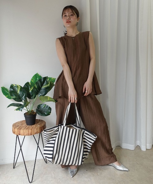 CORNERS(コーナーズ)の「接触冷感シアーリネンタッチノースリーブブラウス【セットアップ可能】(シャツ/ブラウス・レディース・カーキ/ブラック/ブラウン/ベージュ・M)」の18枚目の写真