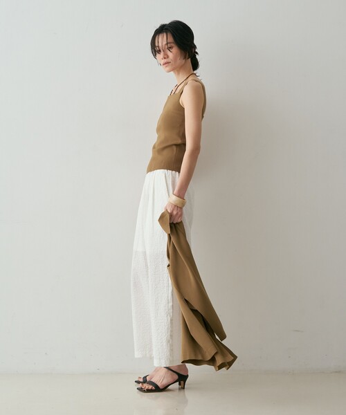 qualite(カリテ)の「【接触冷感・セットアップ対応】レーヨンストレッチニットノースリーブ 夏服 キャミソール きれいめ(Tシャツ/カットソー・レディース・グレー系その他2/ダークベージュ・フリー)」の17枚目の写真