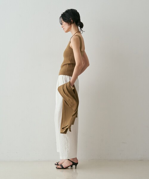qualite(カリテ)の「【接触冷感・セットアップ対応】レーヨンストレッチニットノースリーブ 夏服 キャミソール きれいめ(Tシャツ/カットソー・レディース・グレー系その他2/ダークベージュ・フリー)」の18枚目の写真