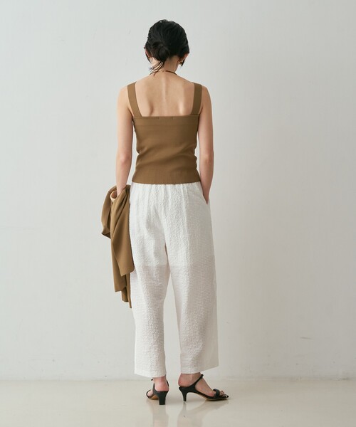 qualite(カリテ)の「【接触冷感・セットアップ対応】レーヨンストレッチニットノースリーブ 夏服 キャミソール きれいめ(Tシャツ/カットソー・レディース・グレー系その他2/ダークベージュ・フリー)」の20枚目の写真