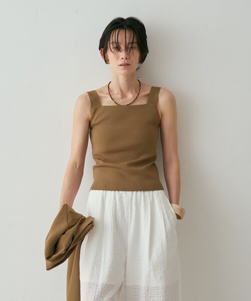 qualite(カリテ)の「【接触冷感・セットアップ対応】レーヨンストレッチニットノースリーブ 夏服 キャミソール きれいめ(Tシャツ/カットソー・レディース・グレー系その他2/ダークベージュ・フリー)」の22枚目の写真