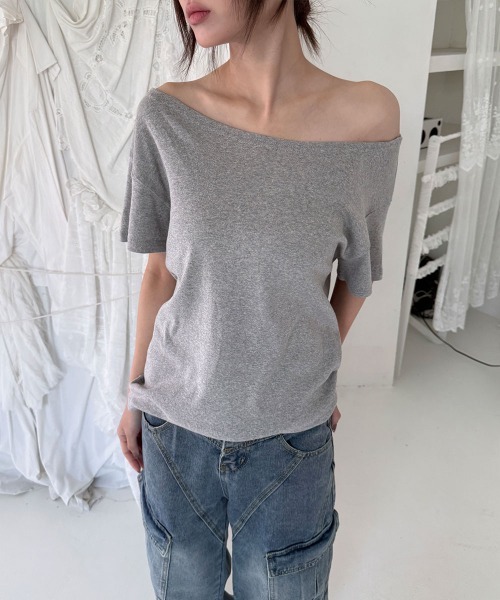 4INT.(フォイント)の「デイリー 無地 ビッグシルエット ワンオフショル 半袖 Tシャツ(Tシャツ/カットソー・レディース・ブラウン/ホワイト/グレー/チャコール/ブラック・FREE)」の3枚目の写真