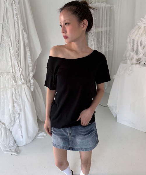 4INT.(フォイント)の「デイリー 無地 ビッグシルエット ワンオフショル 半袖 Tシャツ(Tシャツ/カットソー・レディース・ブラウン/ホワイト/グレー/チャコール/ブラック・FREE)」の16枚目の写真