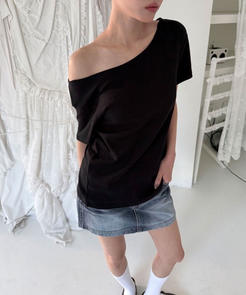 4INT.(フォイント)の「デイリー 無地 ビッグシルエット ワンオフショル 半袖 Tシャツ(Tシャツ/カットソー・レディース・ブラウン/ホワイト/グレー/チャコール/ブラック・FREE)」の20枚目の写真