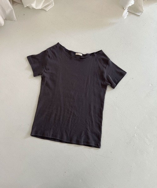 4INT.(フォイント)の「デイリー 無地 ビッグシルエット ワンオフショル 半袖 Tシャツ(Tシャツ/カットソー・レディース・ブラウン/ホワイト/グレー/チャコール/ブラック・FREE)」の8枚目の写真