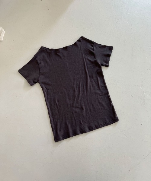 4INT.(フォイント)の「デイリー 無地 ビッグシルエット ワンオフショル 半袖 Tシャツ(Tシャツ/カットソー・レディース・ブラウン/ホワイト/グレー/チャコール/ブラック・FREE)」の10枚目の写真