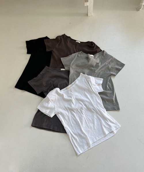 4INT.(フォイント)の「デイリー 無地 ビッグシルエット ワンオフショル 半袖 Tシャツ(Tシャツ/カットソー・レディース・ブラウン/ホワイト/グレー/チャコール/ブラック・FREE)」の11枚目の写真