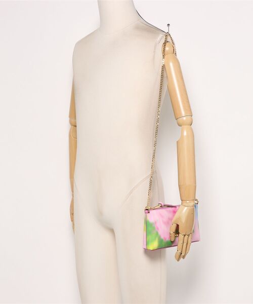 MARC JACOBS（マークジェイコブス）の「【NEW】THE BLURRED FLORAL SNAPSHOT CONVERTIBLE SHOULDER Bag/ザ ブラード フローラル スナップショット コンバーチブル ショルダー バッグ（ショルダーバッグ・レディース・ピンク系その他・ONE SIZE）」の11枚目の写真