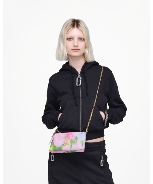 MARC JACOBS（マークジェイコブス）の「【NEW】THE BLURRED FLORAL SNAPSHOT CONVERTIBLE SHOULDER Bag/ザ ブラード フローラル スナップショット コンバーチブル ショルダー バッグ（ショルダーバッグ・レディース・ピンク系その他・ONE SIZE）」の6枚目の写真