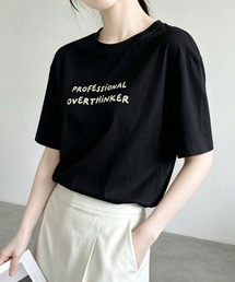 刺繍風カジュアルロゴプリントTシャツ