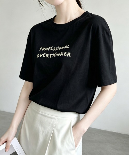aimoha（アイモハ）の「刺繍風カジュアルロゴプリントTシャツ（Tシャツ/カットソー・レディース・ブラック/ライトグレー/ホワイト・FREE）」の2枚目の写真