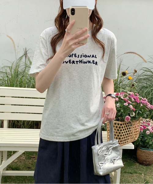 aimoha（アイモハ）の「刺繍風カジュアルロゴプリントTシャツ（Tシャツ/カットソー・レディース・ブラック/ライトグレー/ホワイト・FREE）」の6枚目の写真