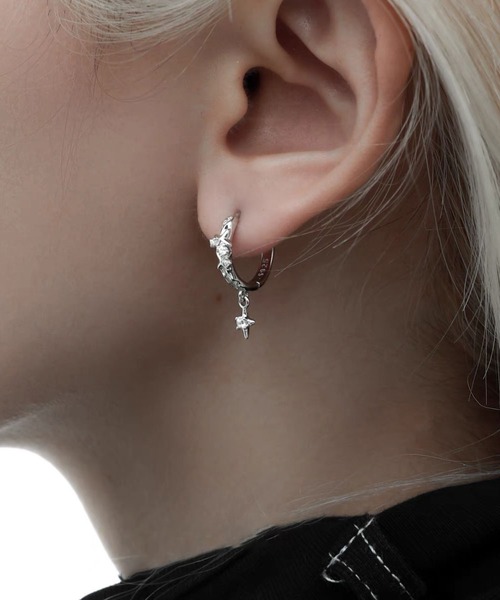 LA VORAGINE(ラ ヴォラジネ)の「金属アレルギー対応スタージルコニア フープピアス ユニセックス シルバー(ピアス(両耳用)・レディース・シルバー・FREE)」の4枚目の写真