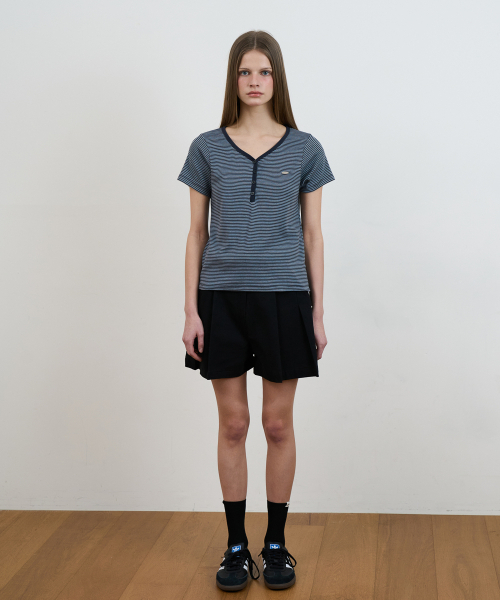 DEHEVE（デヘヴェ）の「Stripe Henley Neck T-shirt [Navy]（Tシャツ/カットソー・レディース・ネイビー・OS）」の2枚目の写真