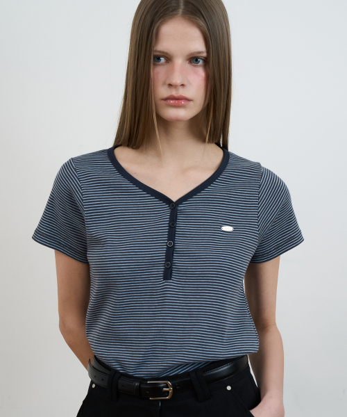 DEHEVE（デヘヴェ）の「Stripe Henley Neck T-shirt [Navy]（Tシャツ/カットソー・レディース・ネイビー・OS）」の6枚目の写真