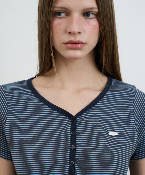 DEHEVE（デヘヴェ）の「Stripe Henley Neck T-shirt [Navy]（Tシャツ/カットソー・レディース・ネイビー・OS）」の7枚目の写真