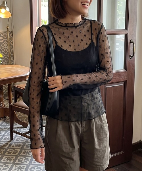 aimoha(アイモハ)の「小花柄プチハイネック長袖シアートップス(Tシャツ/カットソー・レディース・ブラック/ホワイト・M)」の13枚目の写真