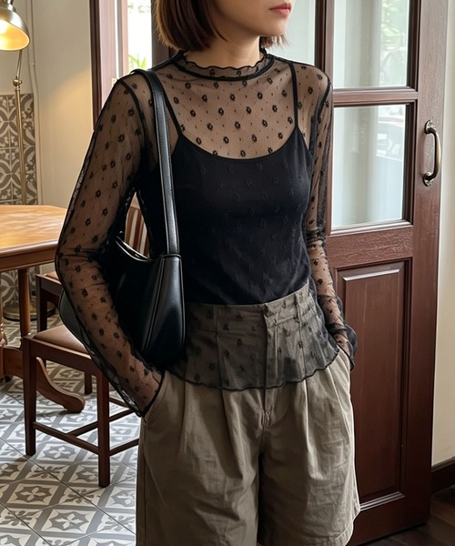 aimoha(アイモハ)の「小花柄プチハイネック長袖シアートップス(Tシャツ/カットソー・レディース・ブラック/ホワイト・M)」の14枚目の写真