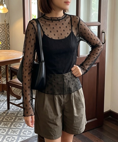 aimoha(アイモハ)の「小花柄プチハイネック長袖シアートップス(Tシャツ/カットソー・レディース・ブラック/ホワイト・M)」の15枚目の写真