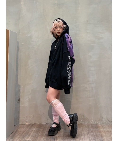 Desigual(デシグアル)の「Mickey Oversized Hoodie with Sleeve Design/ミッキー 袖デザインオーバーサイズパーカー(スウェット・レディース・ブラック・S/M/L)」の1枚目の写真