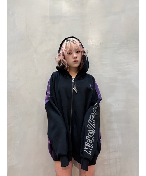 Desigual(デシグアル)の「Mickey Oversized Hoodie with Sleeve Design/ミッキー 袖デザインオーバーサイズパーカー(スウェット・レディース・ブラック・S/M/L)」の6枚目の写真