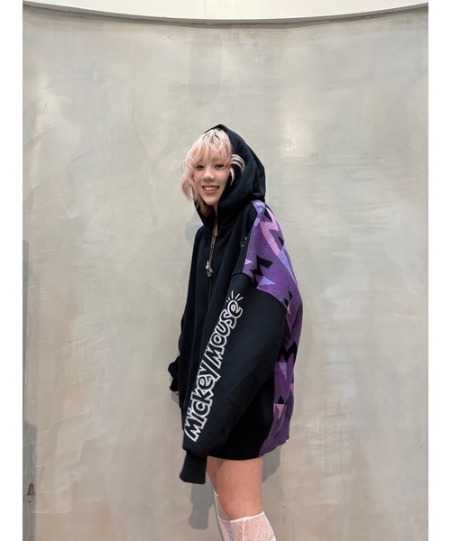Desigual(デシグアル)の「Mickey Oversized Hoodie with Sleeve Design/ミッキー 袖デザインオーバーサイズパーカー(スウェット・レディース・ブラック・S/M/L)」の7枚目の写真