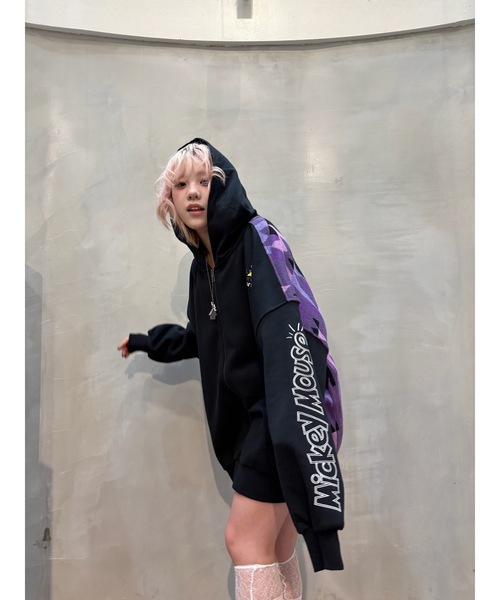 Desigual(デシグアル)の「Mickey Oversized Hoodie with Sleeve Design/ミッキー 袖デザインオーバーサイズパーカー(スウェット・レディース・ブラック・S/M/L)」の10枚目の写真