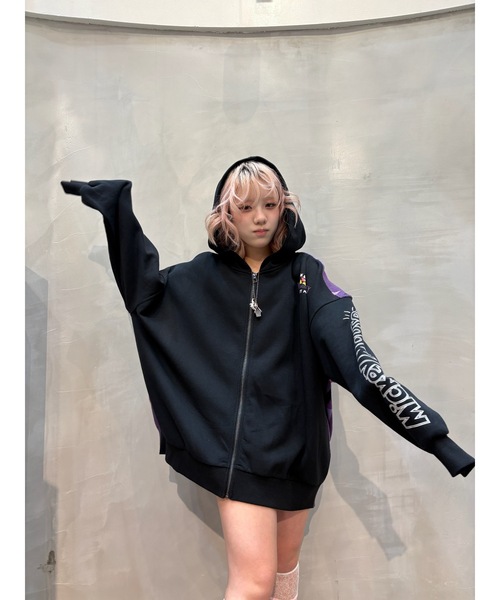 Desigual(デシグアル)の「Mickey Oversized Hoodie with Sleeve Design/ミッキー 袖デザインオーバーサイズパーカー(スウェット・レディース・ブラック・S/M/L)」の5枚目の写真
