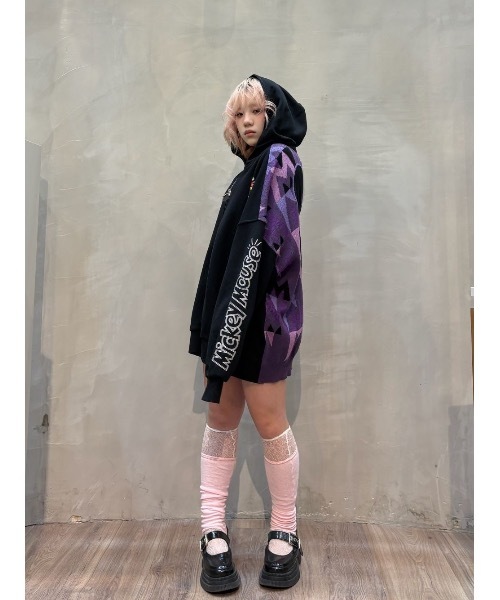 Desigual(デシグアル)の「Mickey Oversized Hoodie with Sleeve Design/ミッキー 袖デザインオーバーサイズパーカー(スウェット・レディース・ブラック・S/M/L)」の12枚目の写真